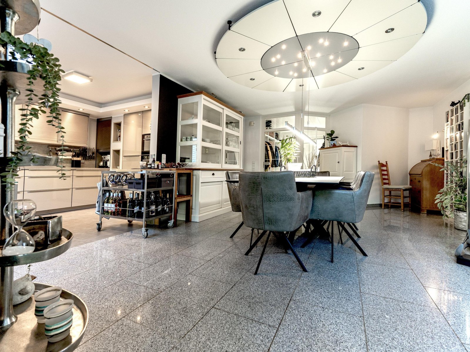 Esszimmer mit Küche Esszimmer mit Küche