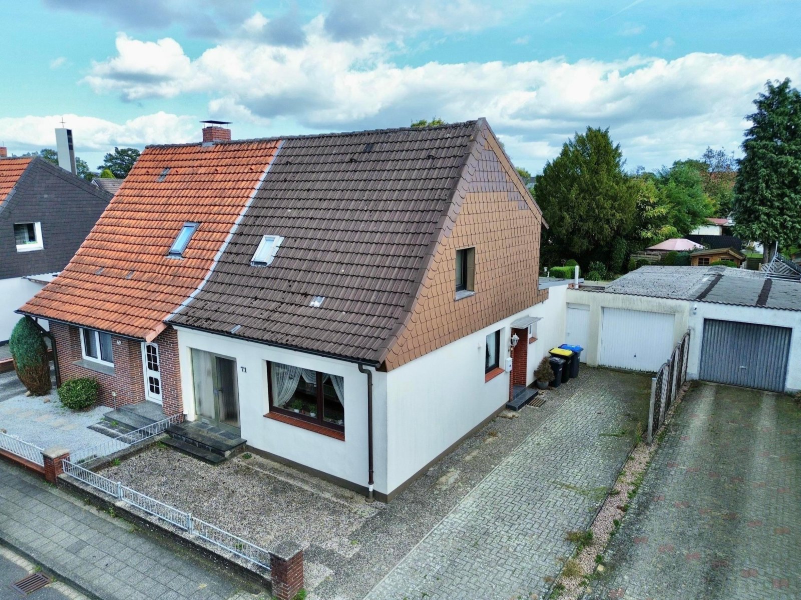 seitliche Straßenansicht seitliche Straßenansicht