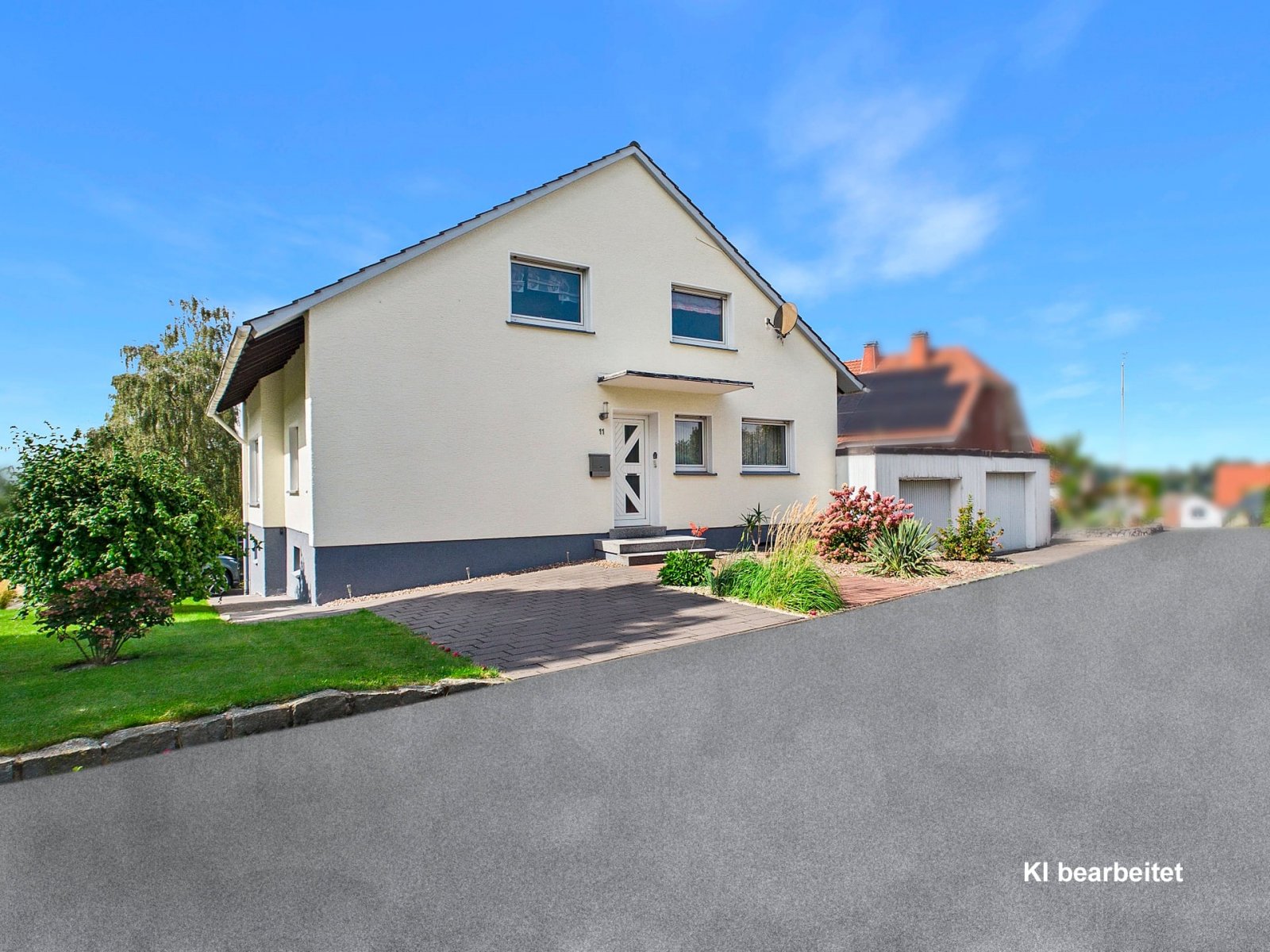 Gepflegtes Einfamilienhaus mit Garage und Vorgarten Gepflegtes Einfamilienhaus mit Garage und Vorgarten
