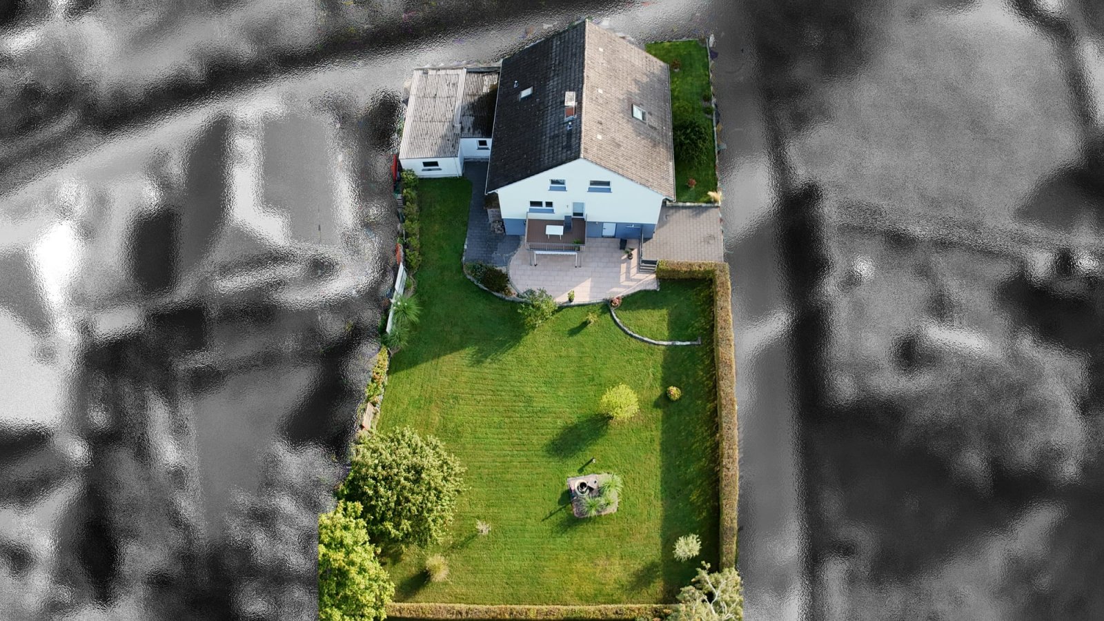 Luftaufnahme des Anwesens mit Garten Luftaufnahme des Anwesens mit Garten