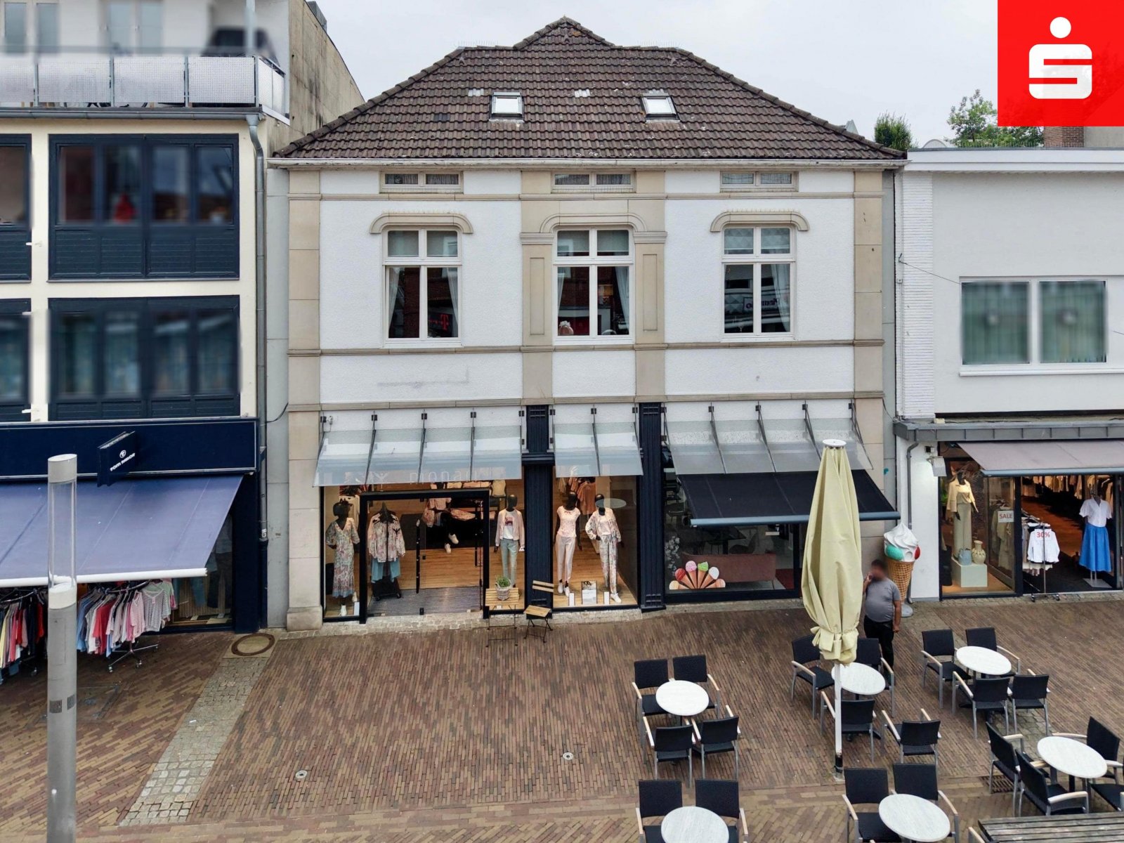 Straßenansicht von vorne Straßenansicht von vorne