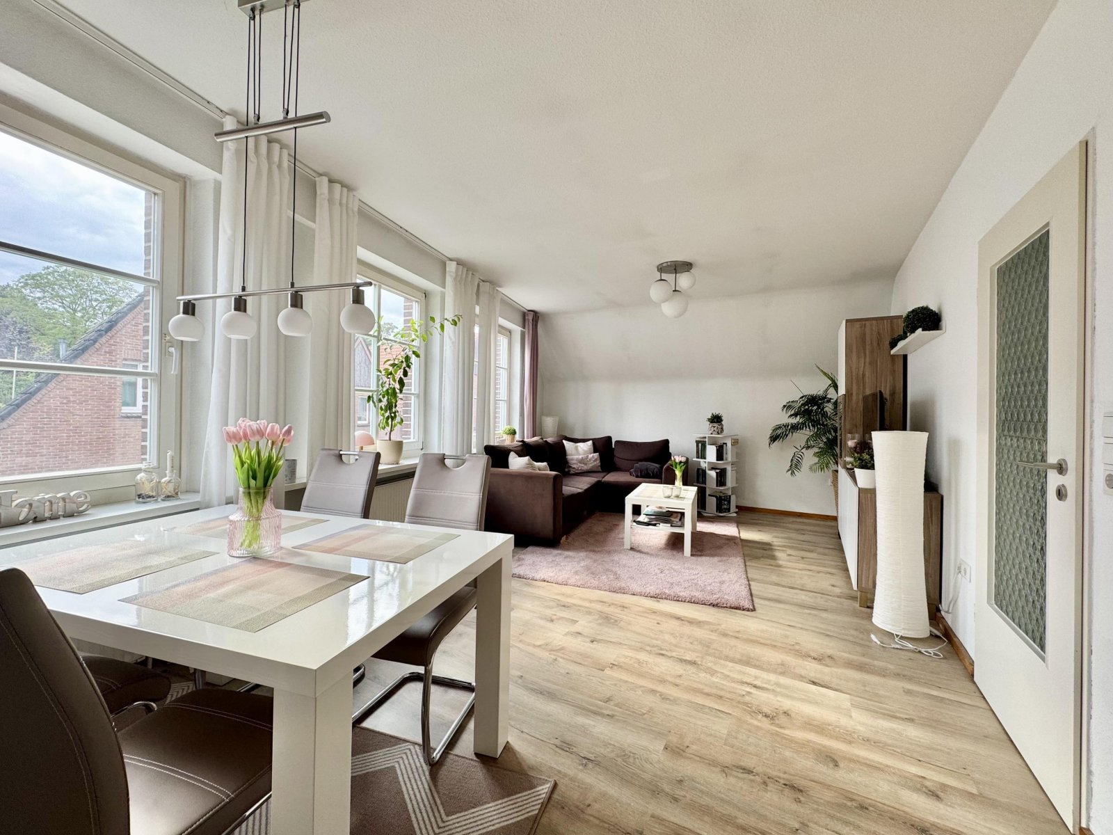 Wohn-Esszimmer DG Wohn-Esszimmer DG