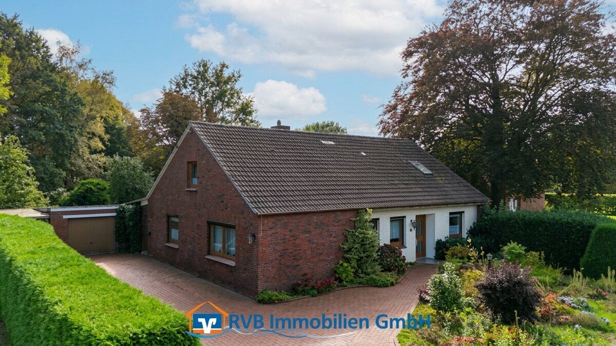 Auffahrt / Garage - KI-generiert Auffahrt / Garage - KI-generiert