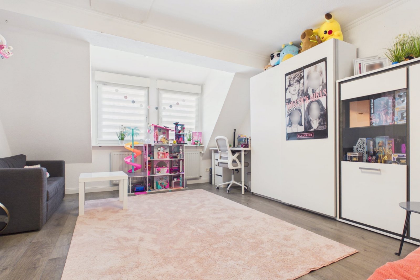 Geräumiges Kinder- oder Jugendzimmer