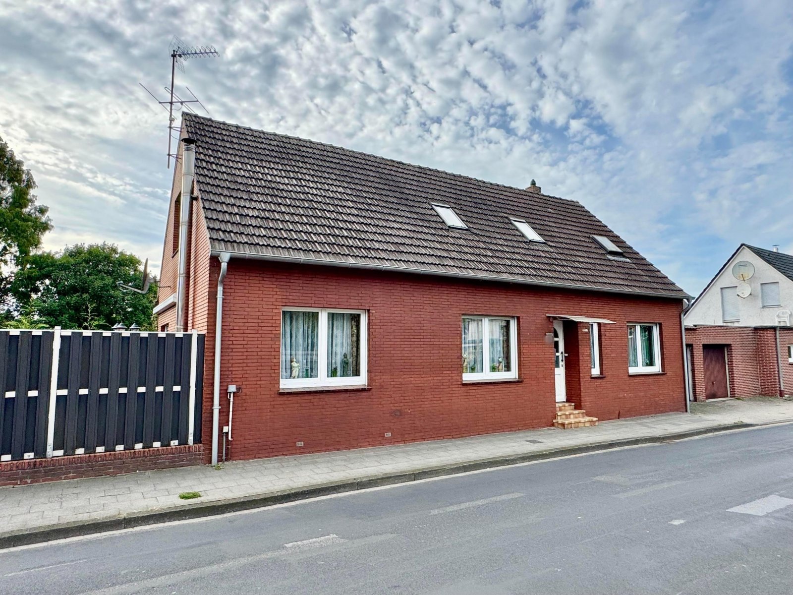 Straßenansicht Straßenansicht
