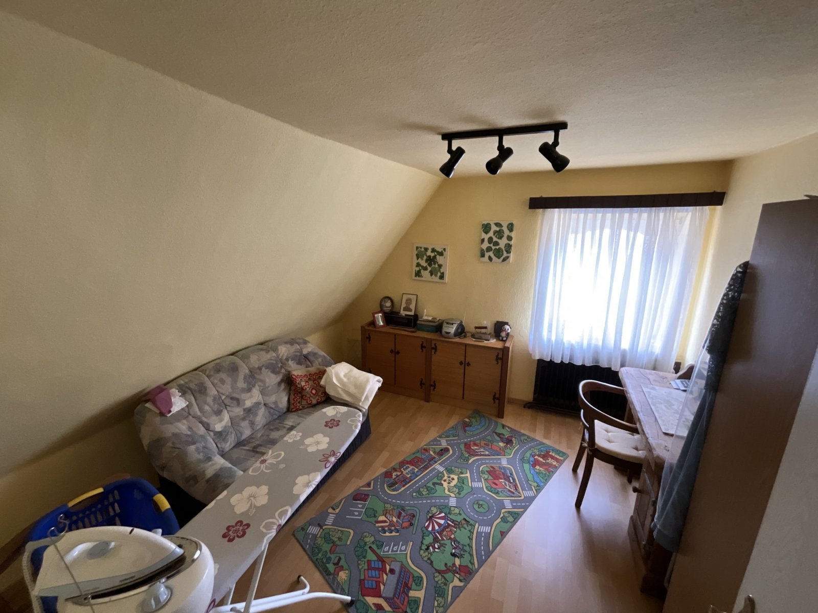 Zimmer im Dachgeschoss Zimmer im Dachgeschoss