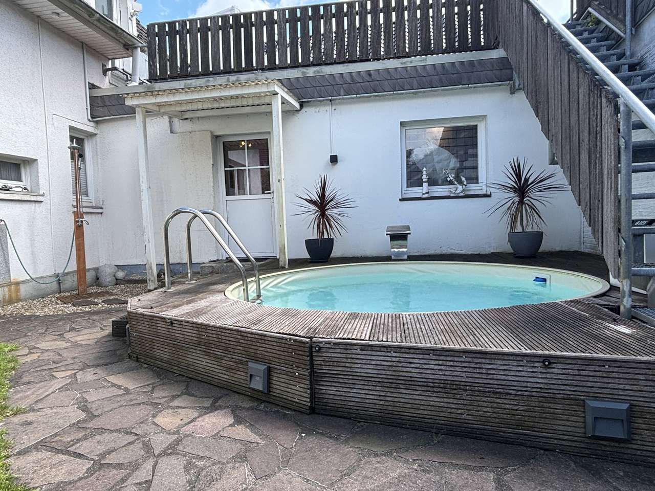 eingebauter Rund-Pool