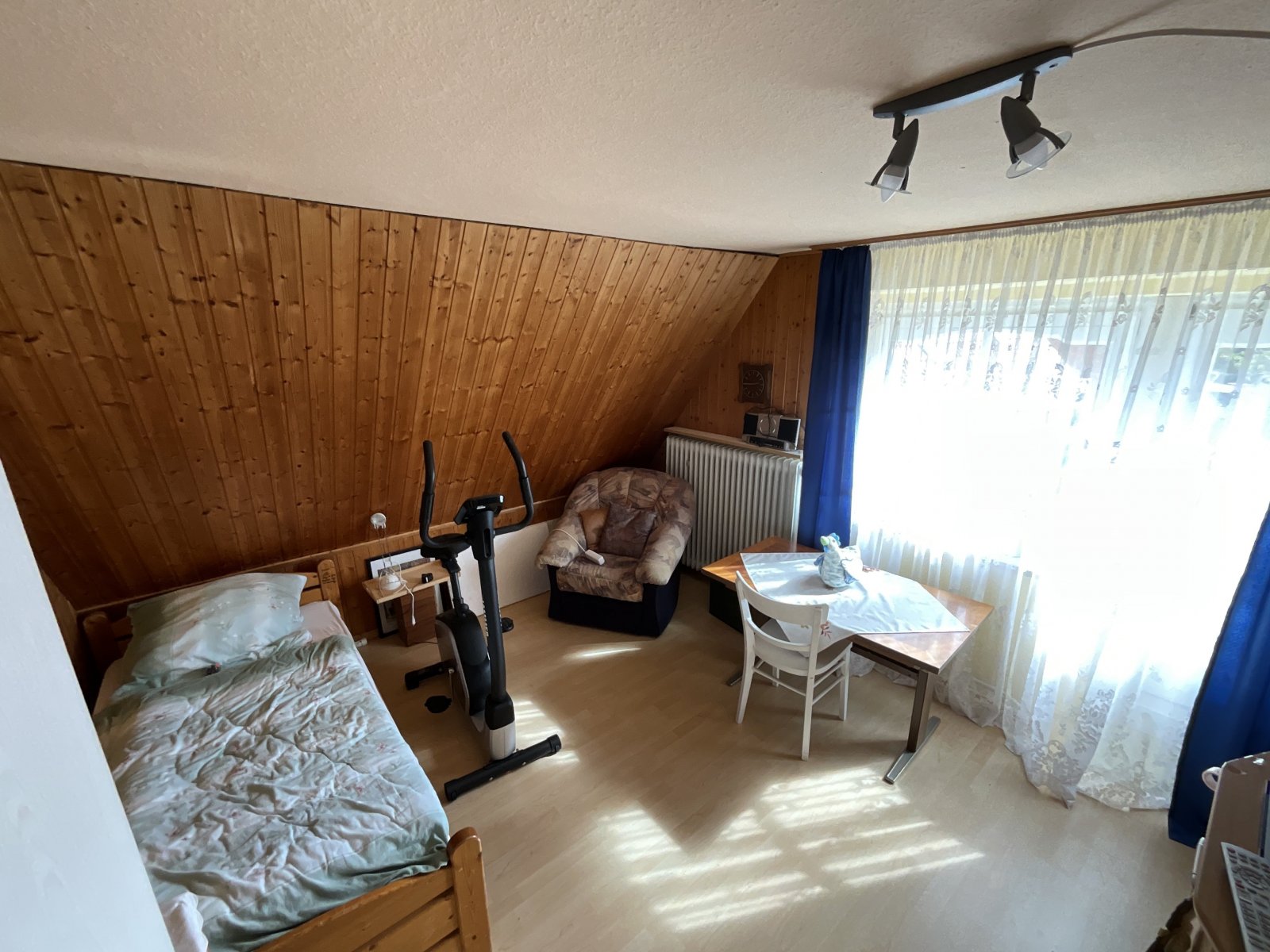 Zimmer im Dachgeschoss Zimmer im Dachgeschoss