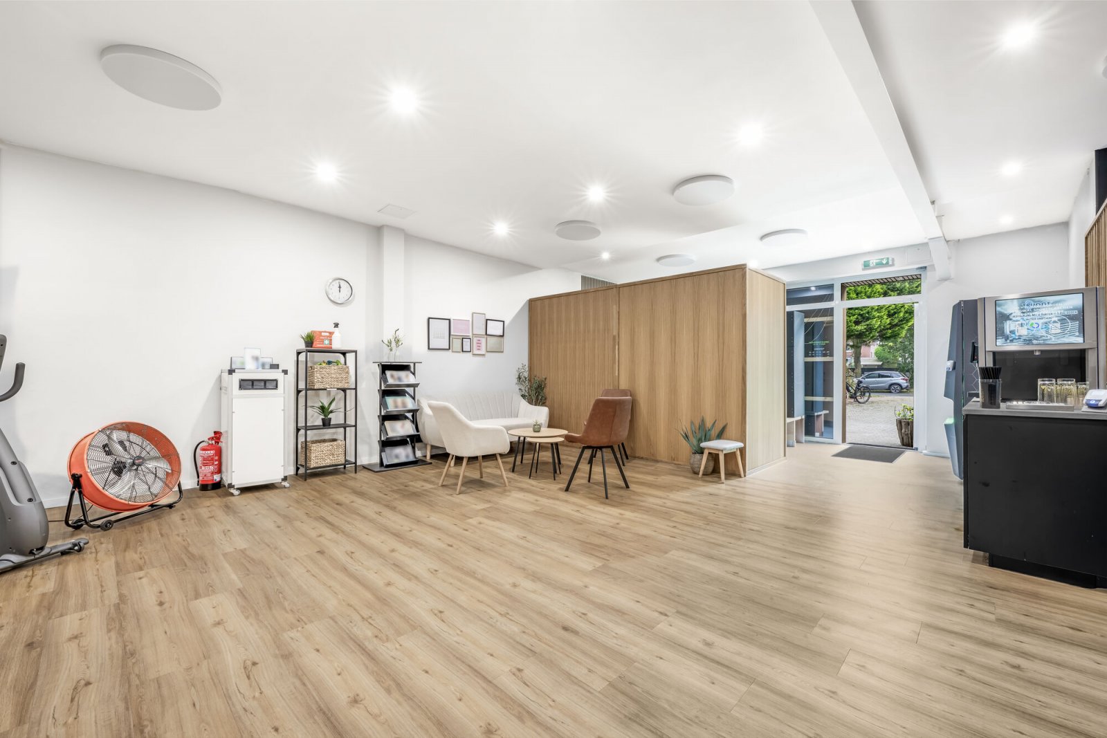 Fitnessstudio Eingang / Trainingsbereich