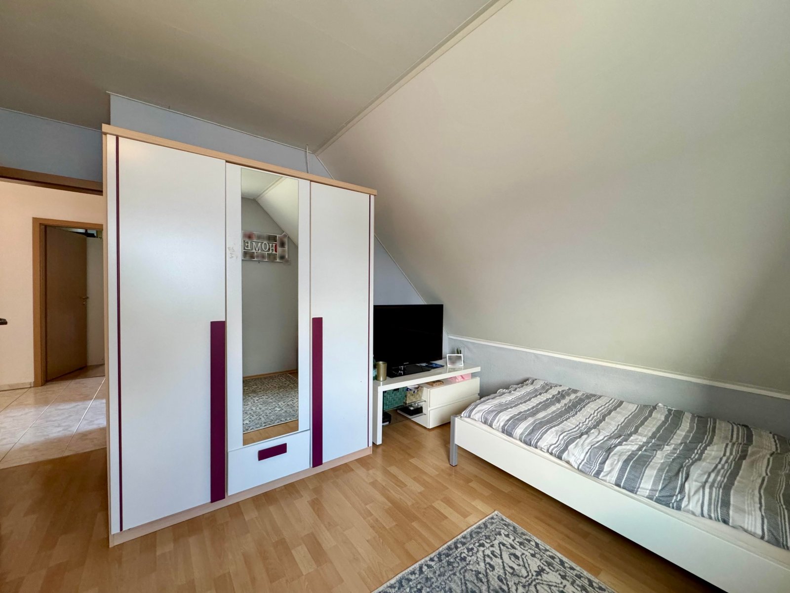 Schlafzimmer DG