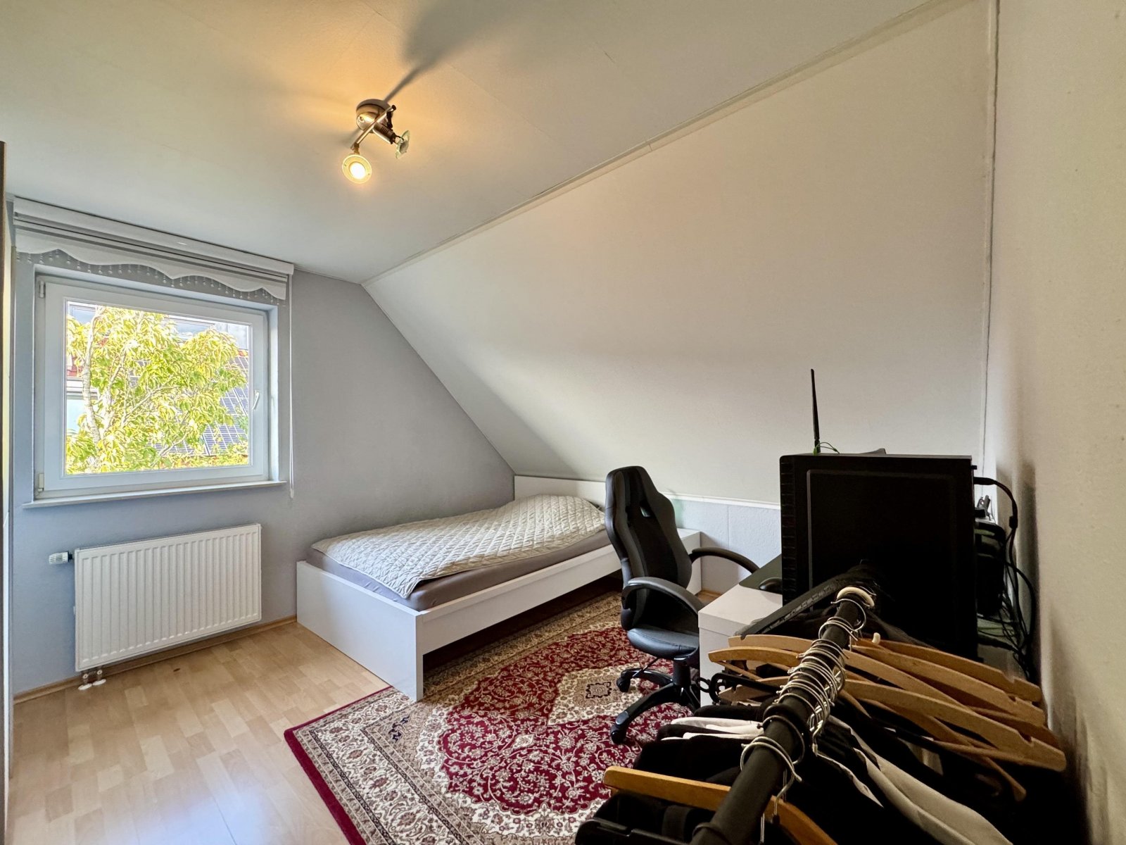 Schlafzimmer DG